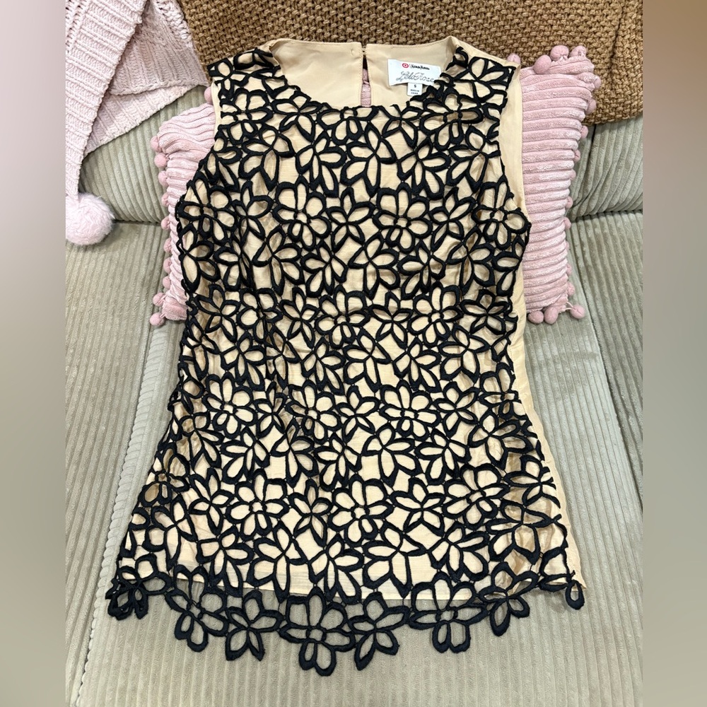 LELA ROSE TARGET NEIMAN MARCUS
ladies black silk flower cut out shirt - Small